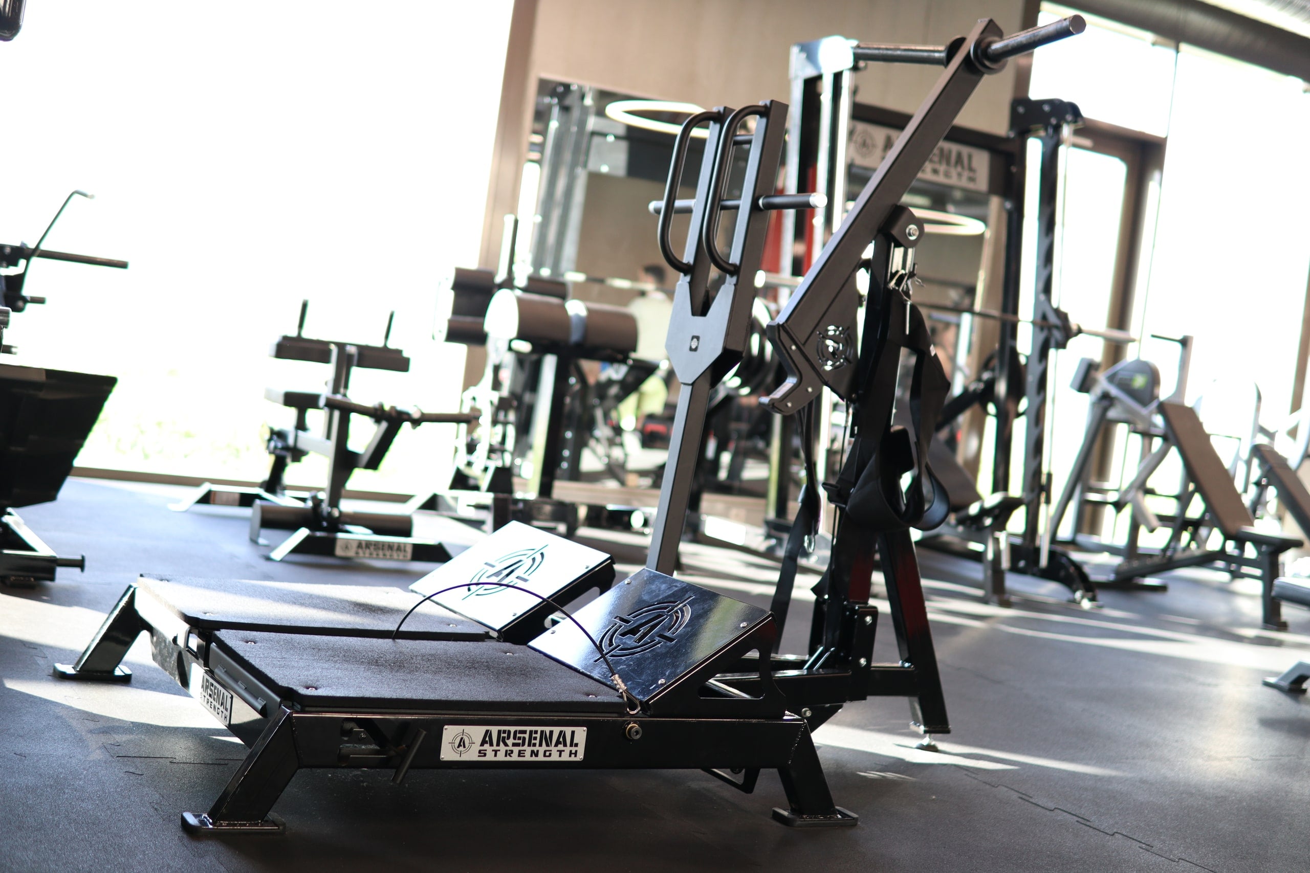 ELEVATE Chavannes-près-Renens gym floor with plate-loaded machines
